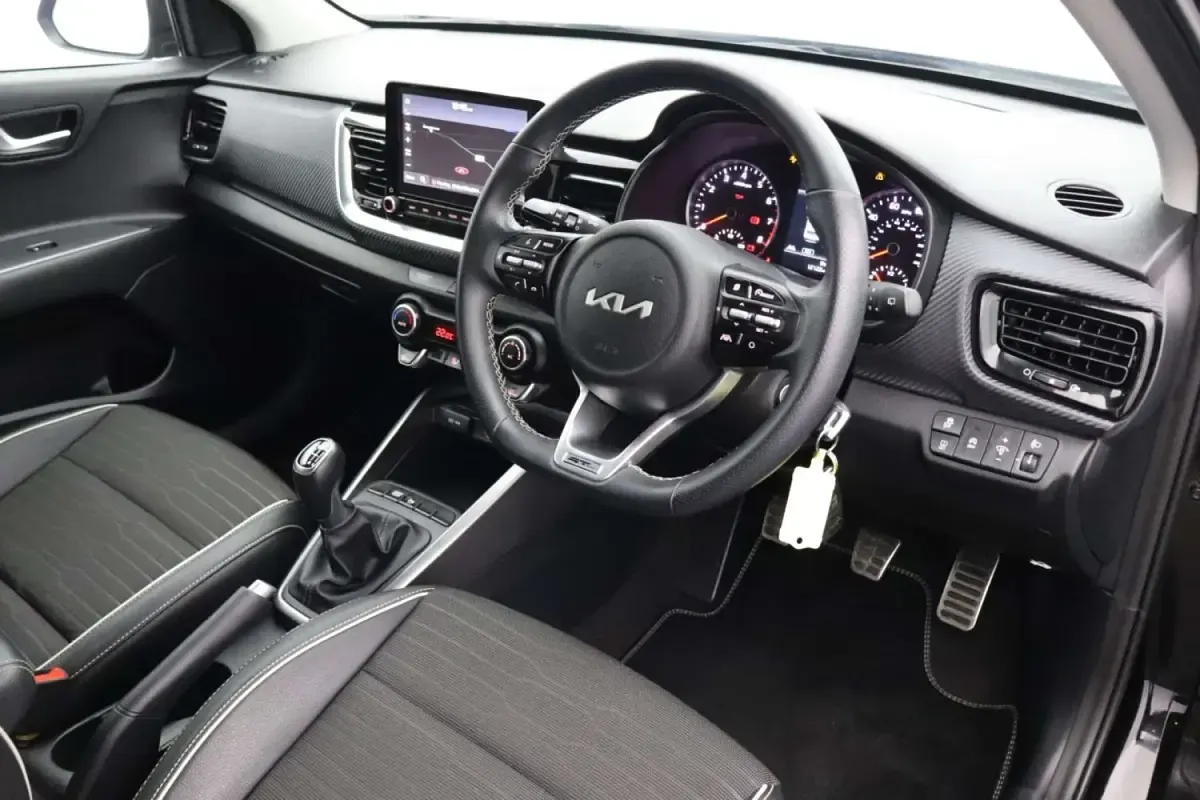 Usado Kia Stonic GT-Line 118 HP (86 kW) 2023 Preto SUV