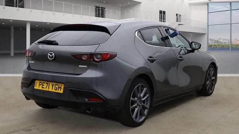 Begagnad Mazda 3 Inclusive 2022 Grå Halvkombi