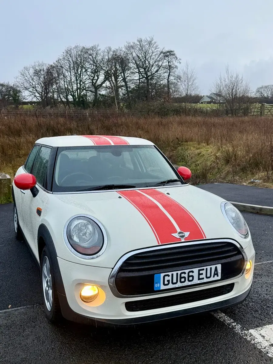 Used Mini Cooper Hatch 134 HP (98 kW) 2016 White Hatchback