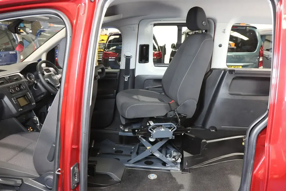 Used VW Caddy Life 122 HP (89 kW) 2020 Red MPV
