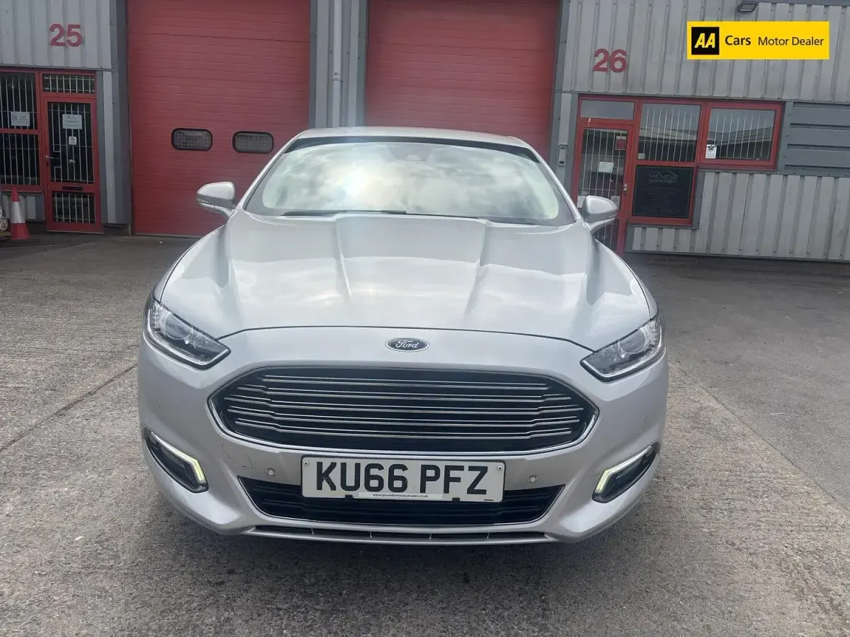 Used Ford Mondeo Titanium 150 HP (110 kW) 2016 Silver Hatchback