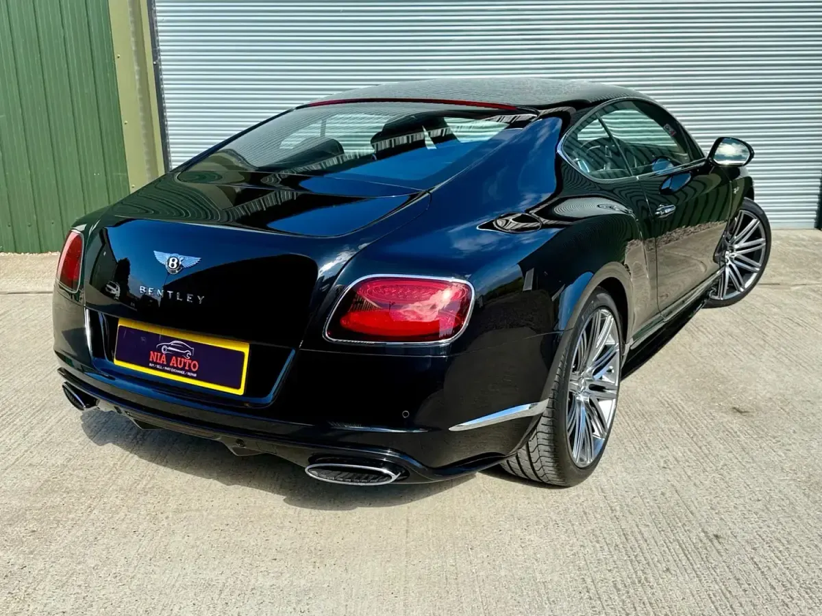 Begagnad Bentley Continental 630 HK (463 kW) 2014 Svart Sedan