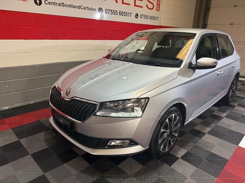 Usado Skoda Fabia SE Drive 60 HP (44 kW) 2021 Prateado Citadino