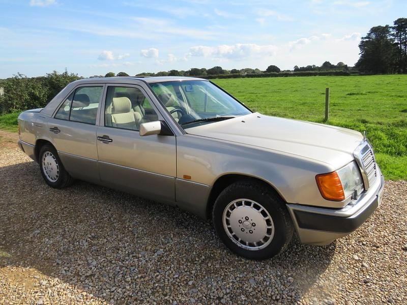 Silver Used 1990 Mercedes E260 Sedan | £2,750 - Image 1/4