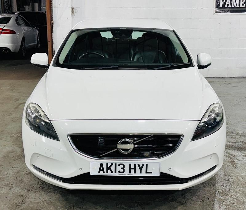 Used Volvo V40 SE Lux 150 HP (110 kW) 2013 White Hatchback