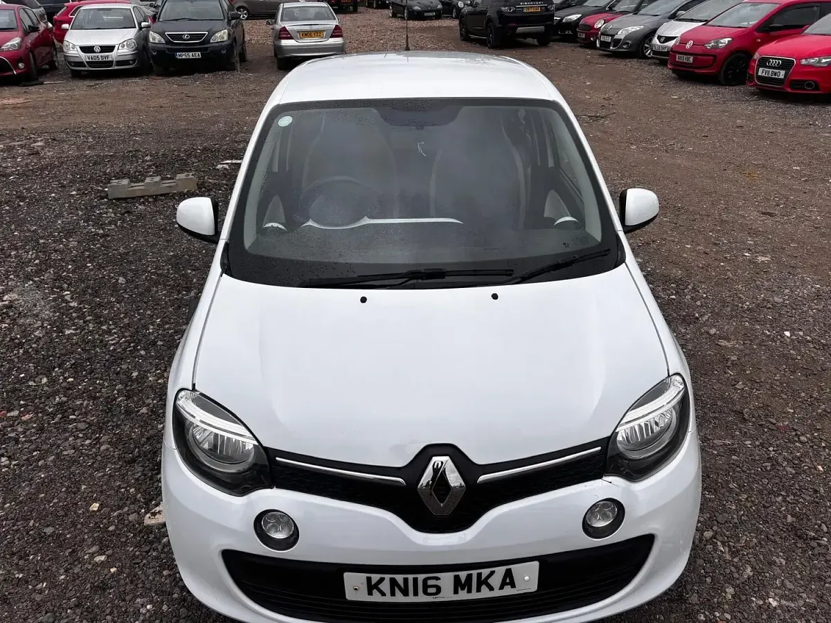 Used Renault Twingo Play 70 HP (51 kW) 2016 White Hatchback