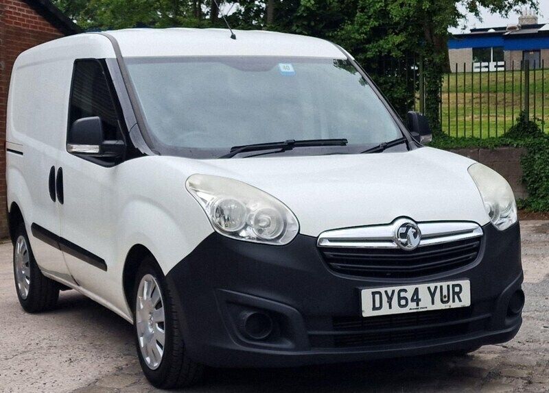 White Used 2014 Vauxhall Combo S MPV | £3,150 (Fair price) - Image 1/4