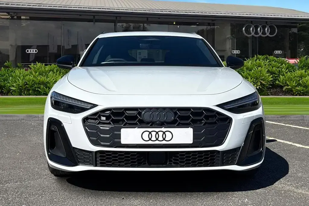 Used Audi A5 Advanced 200 HP (147 kW) 2026 White Estate