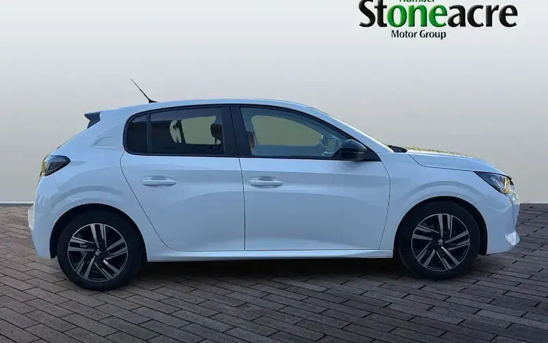 Used Peugeot 208 Active+ 75 HP (55 kW) 2023 White Hatchback