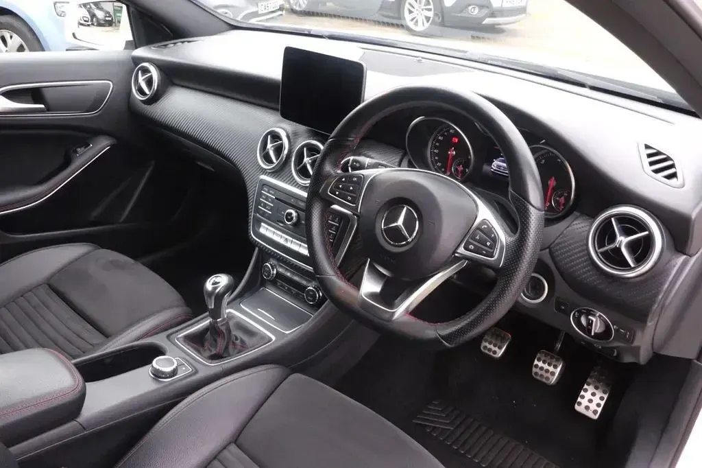 Used Mercedes A180 AMG line 109 HP (80 kW) 2017 White Hatchback