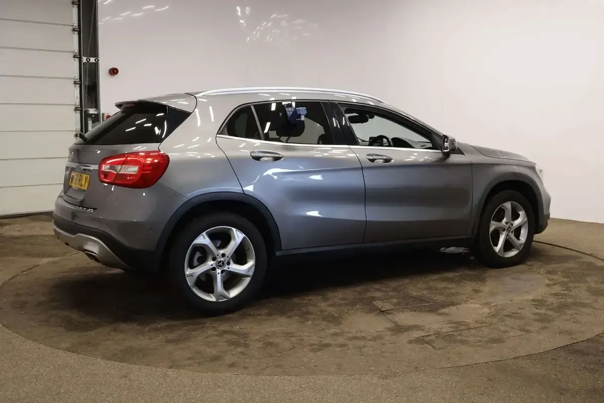 Used Mercedes GLA200 Executive 156 HP (114 kW) 2018 Grey SUV