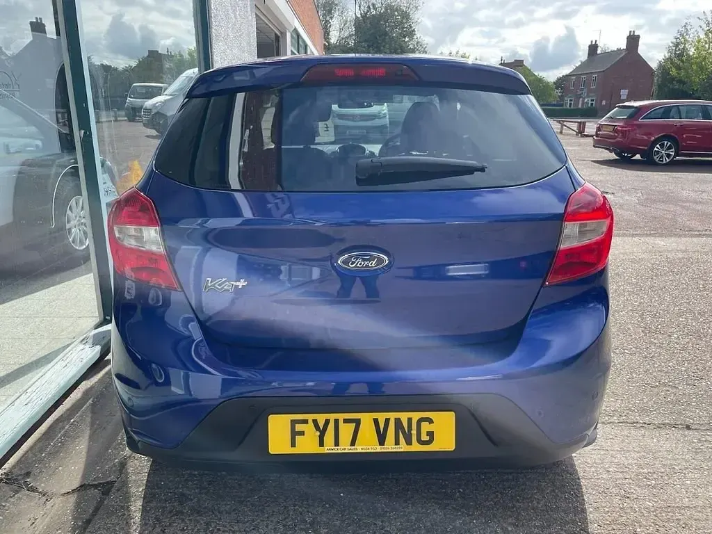 Begagnad Ford Ka Plus Zetec 70 HK (51 kW) 2017 Blå Halvkombi