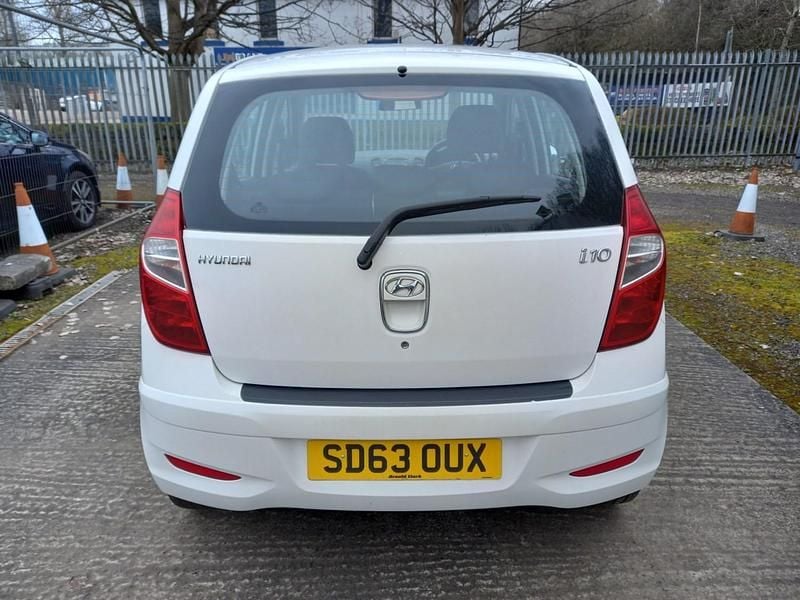 Usado Hyundai i10 Classic 85 HP (62 kW) 2013 Branco Citadino