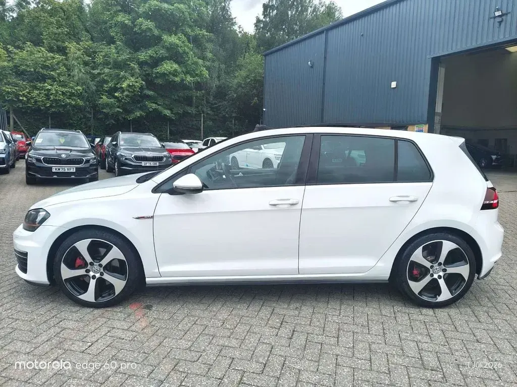 Used VW Golf VII GTI 220 HP (161 kW) 2016 White Hatchback