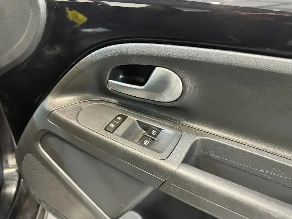 Used VW up! move up! 60 HP (44 kW) 2018 Black Hatchback