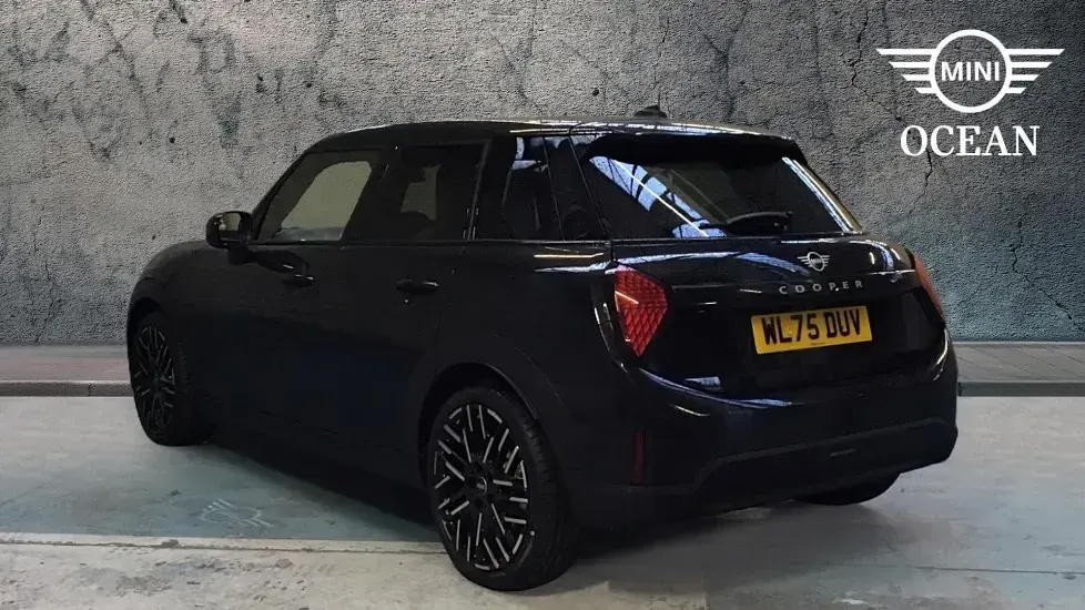 Used Mini Cooper Hatch 113 kW (154 HP) 2026 Black Hatchback