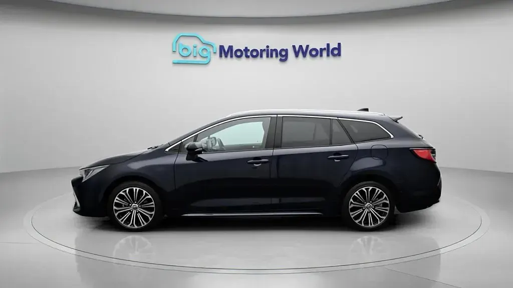 Used Toyota Corolla 140 HP (102 kW) 2023 Blue Estate