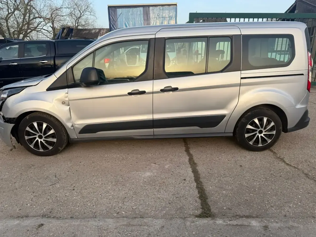 Used Ford Tourneo Connect Zetec 2017 Silver MPV
