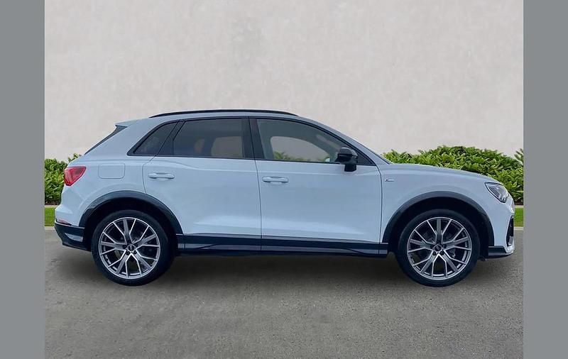 Begagnad Audi Q3 Black Edition 150 HK (110 kW) 2024 Vit SUV