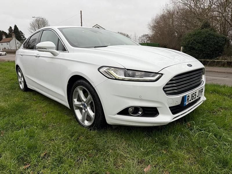 Begagnad Ford Mondeo Titanium 180 HK (132 kW) 2016 Vit Halvkombi