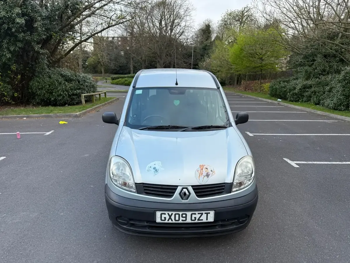 Usado Renault Kangoo Authentique 106 HP (77 kW) 2009 Cinzento Monovolume