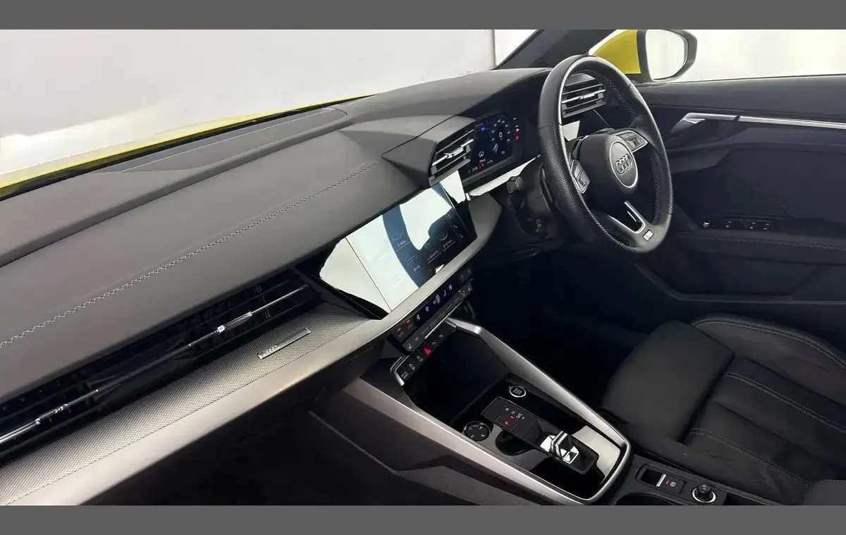Używany Audi A3 S-Line 150 KM (110 kW) 2022 Żółty Sedan/Limuzyna