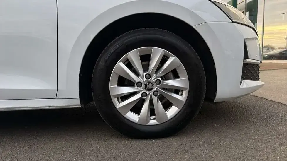 Used Skoda Octavia SE Technology 150 HP (110 kW) 2025 White Estate