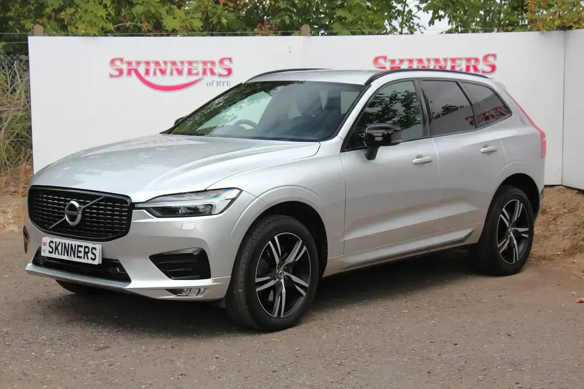 Used Volvo XC60 R-Design 194 HP (142 kW) 2021 Silver SUV