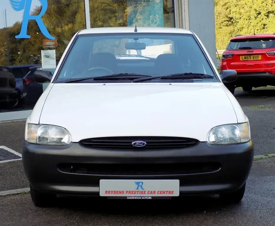 Used Ford Escort 1996 White Hatchback