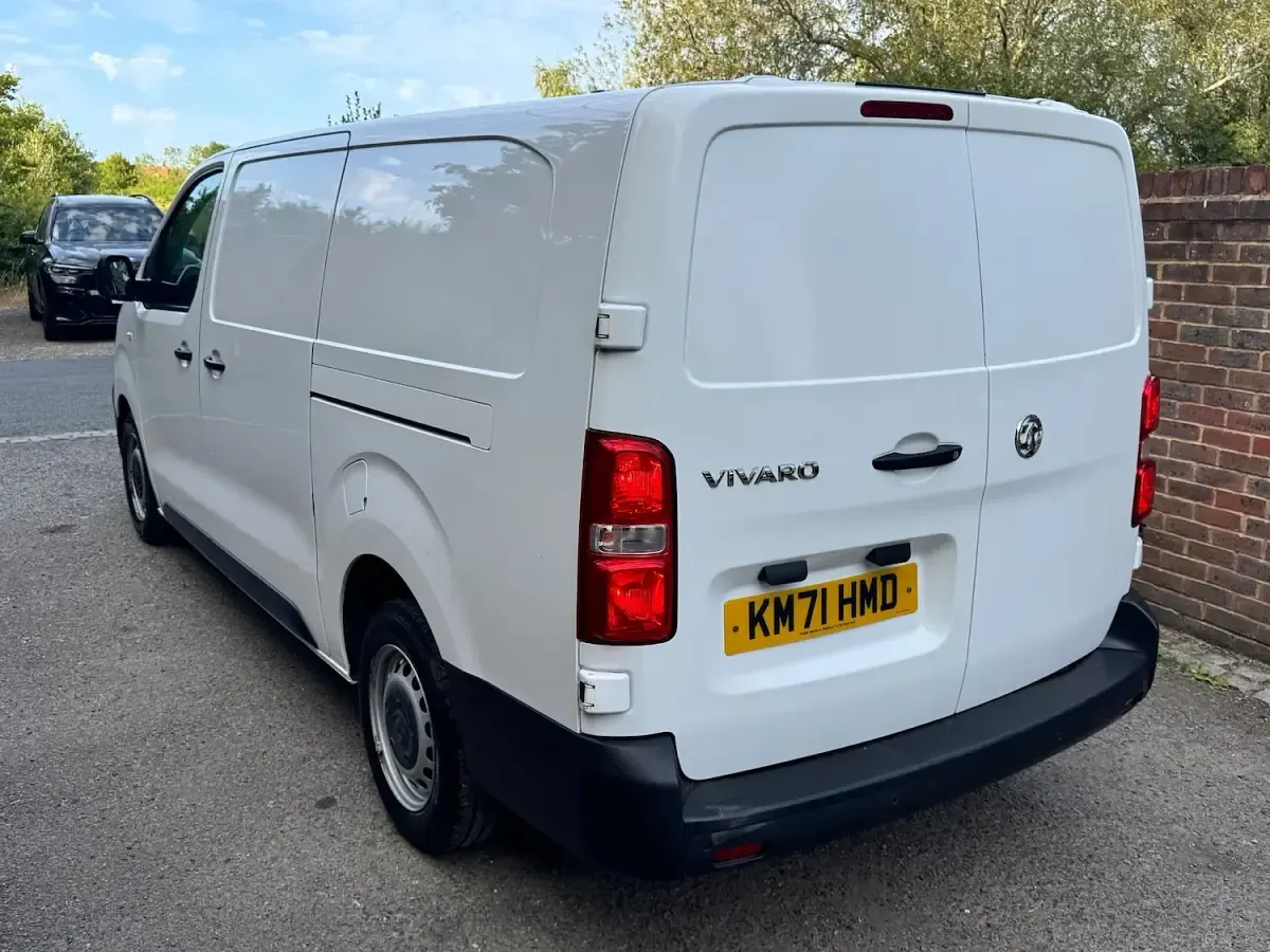 Used Vauxhall Vivaro 145 HP (106 kW) 2021 White MPV