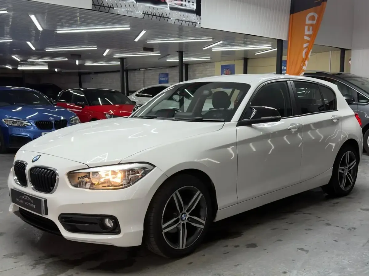 Begagnad BMW 116 Sport Line 2015 Vit Halvkombi