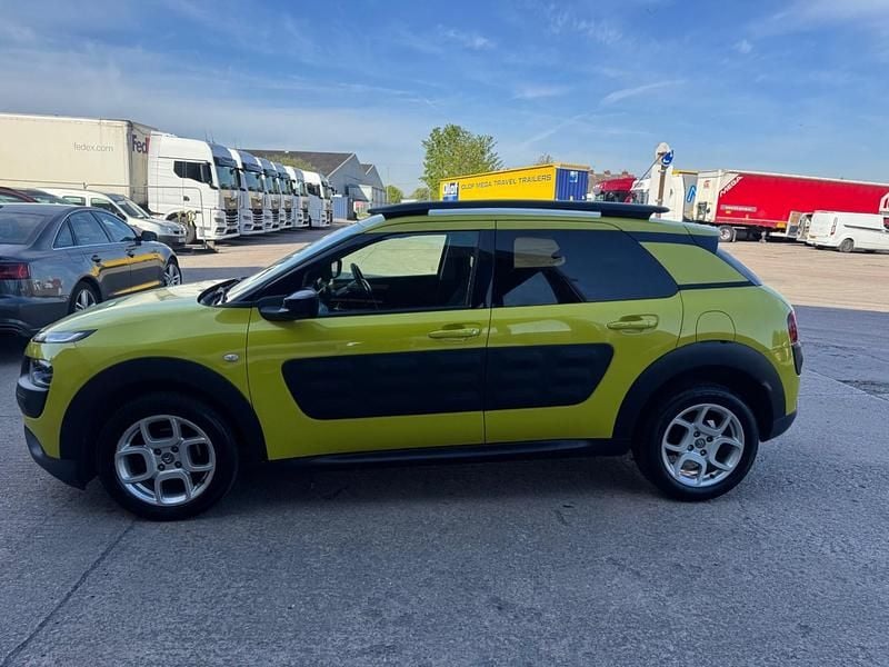 Used Citroën C4 Cactus Flair 2015 Yellow Hatchback