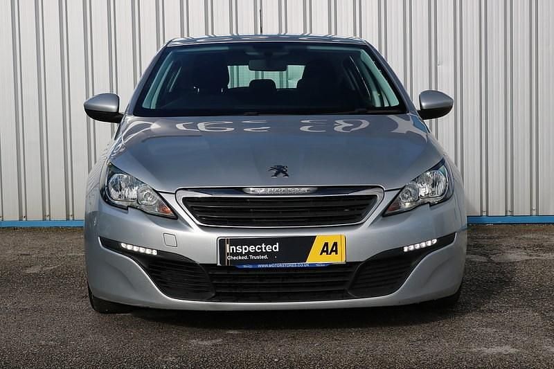 Used Peugeot 308 Access 100 HP (73 kW) 2015 Silver Hatchback