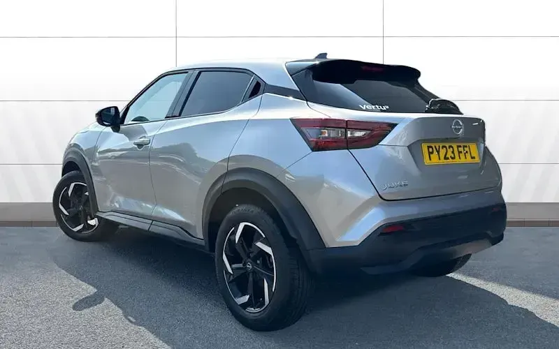 Used Nissan Juke N-Connecta 114 HP (83 kW) 2023 Silver SUV