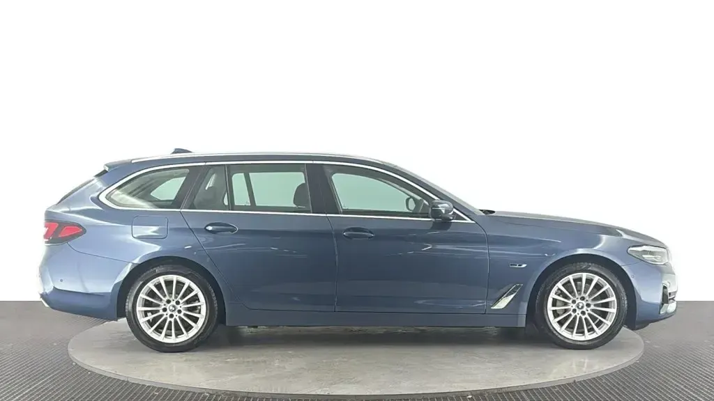 Used BMW 530e Comfort Edition 292 HP (214 kW) 2023 Blue Estate