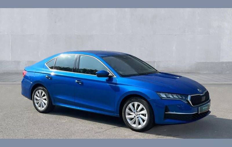 Race blue metallic Used 2024 Skoda Octavia SE L Hatchback | £25,950 - Image 1/4