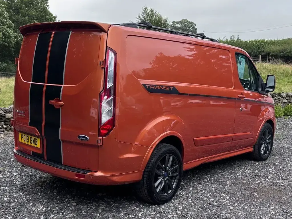 Used Ford Transit Custom Sport 170 HP (125 kW) 2019 Orange Van