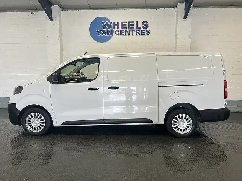 Used Toyota Proace 145 HP (106 kW) 2024 White MPV