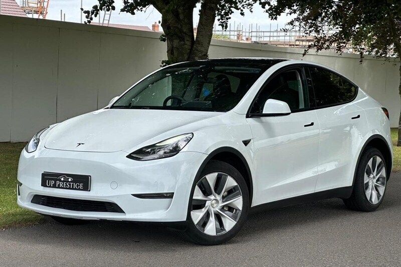 White Used 2022 Tesla Model Y Long Range SUV | £26,988 (Fair price) - Image 1/1