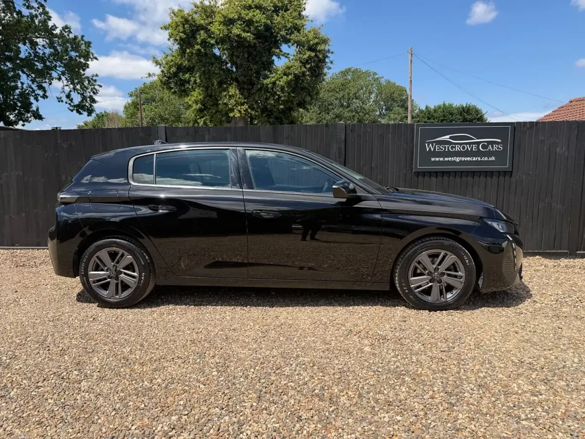 Used Peugeot 308 Active Premium 130 HP (95 kW) 2023 Black Hatchback