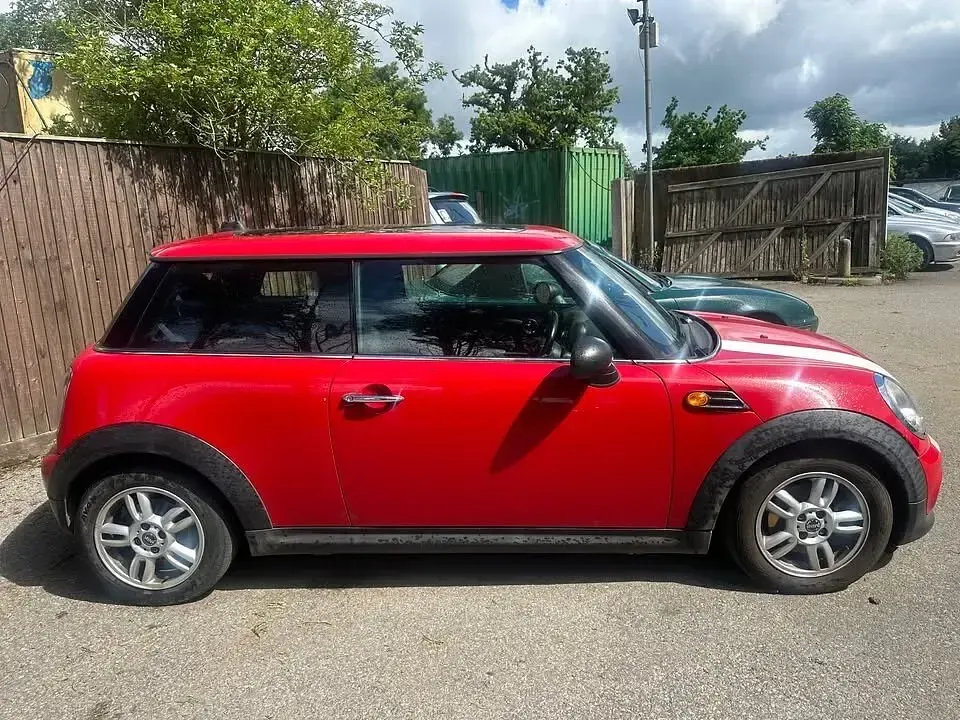 Used Mini ONE Hatch 98 HP (72 kW) 2011 Red Hatchback
