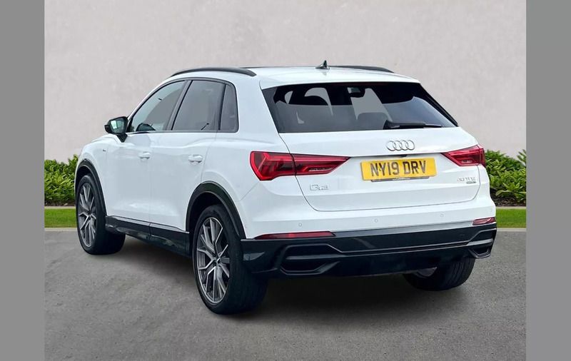 Used Audi Q3 Advanced 188 HP (138 kW) 2019 White SUV
