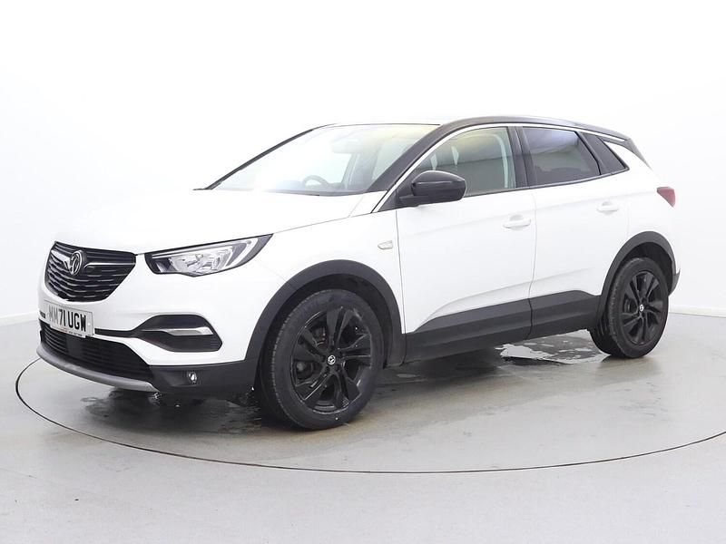 Used Vauxhall Grandland X SRi 130 HP (95 kW) 2022 White SUV