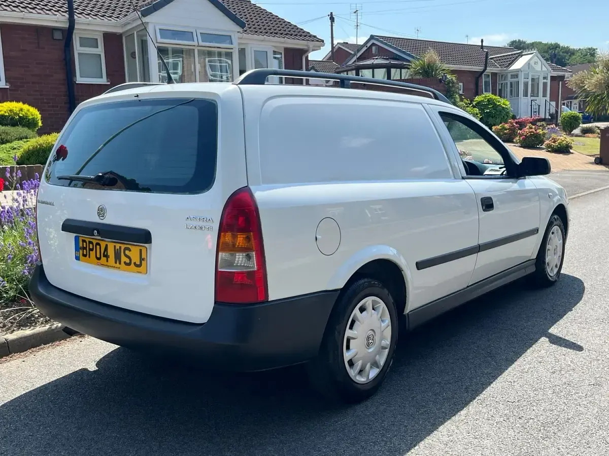 Used Vauxhall Astra 2004 White Van