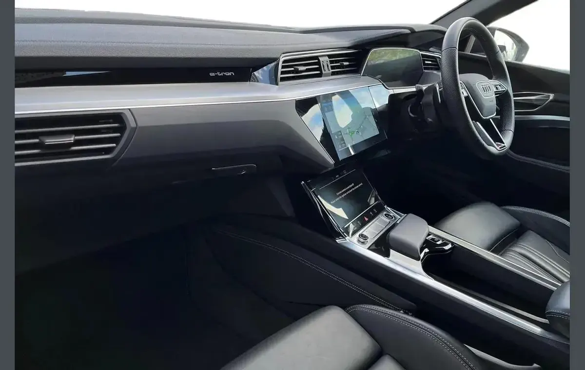 Usado Audi Q8 e-tron S-Line 250 kW (340 CV) 2023 Negro SUV