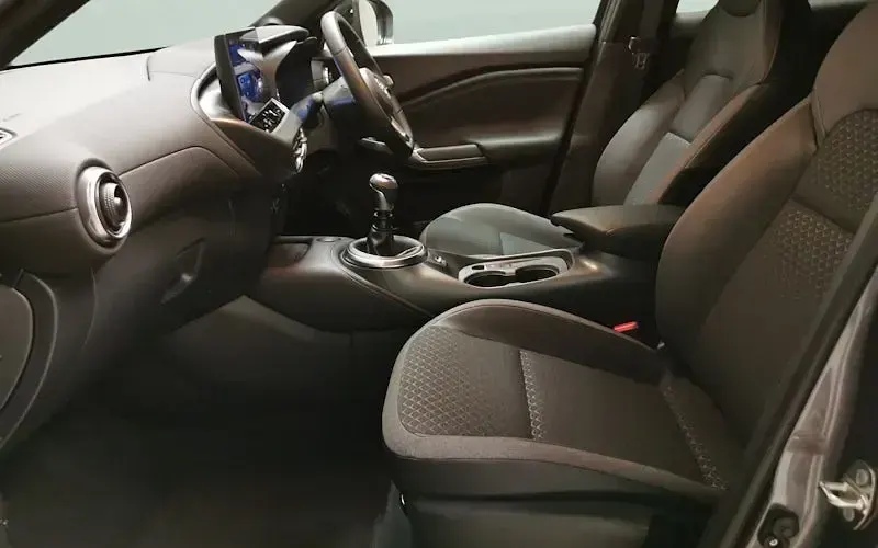 Nouă Nissan Juke N-Connecta 114 CP (83 kW) 2025 Gri SUV