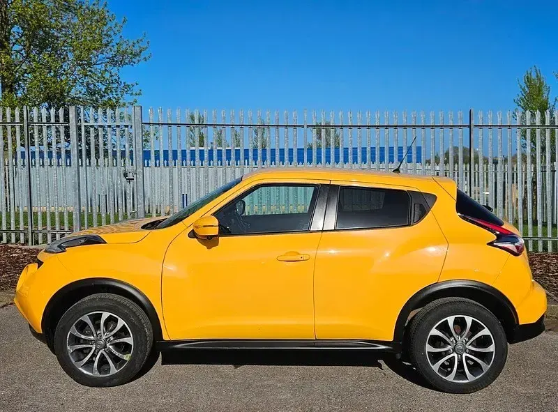 Usado Nissan Juke Tekna 117 HP (86 kW) 2017 Amarelo SUV