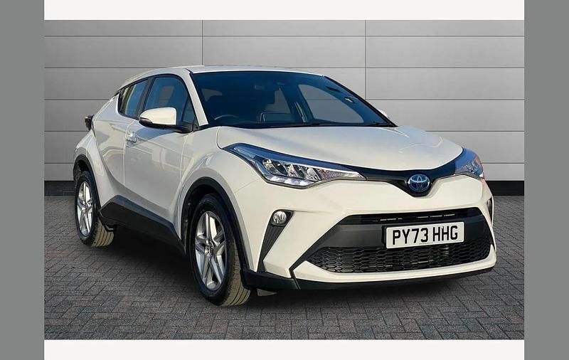Used Toyota C-HR 122 HP (89 kW) 2023 Pure white SUV