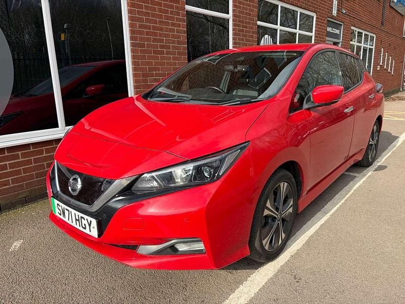 Usado Nissan Leaf N-Connecta 110 kW (150 HP) 2022 Vermelho Citadino