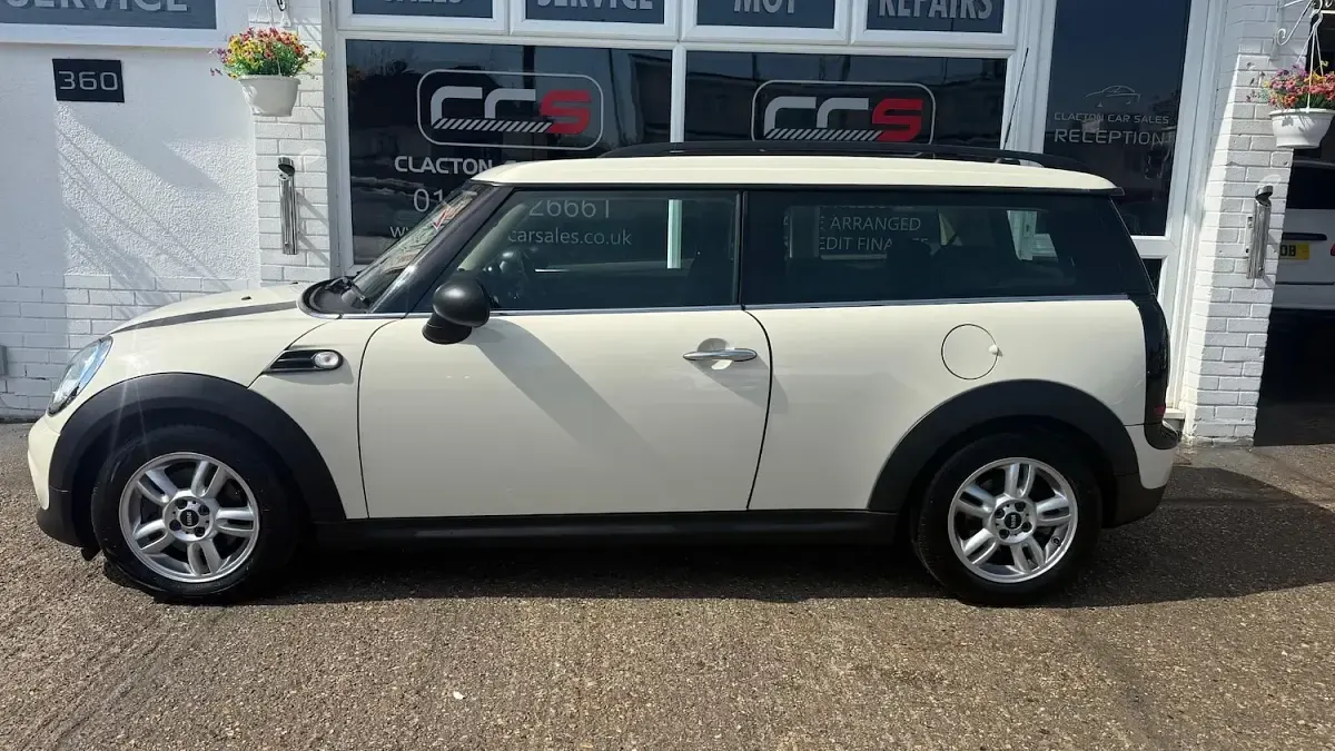 Used Mini One Clubman 90 HP (66 kW) 2013 White Estate